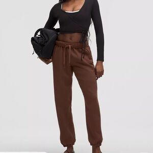 Lululemon Scuba mid-rise oversized jogger Lava Cake size L